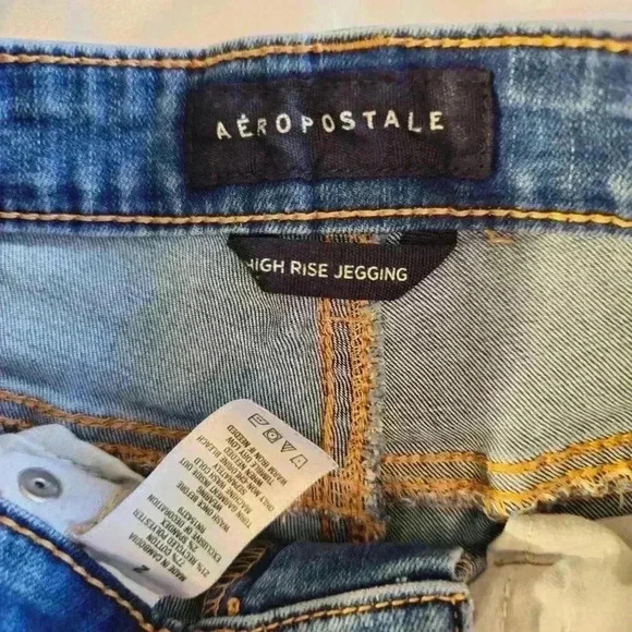 Aeropostale High Rise Jegging - Stylish Comfort Jeans - Picture 3 of 6